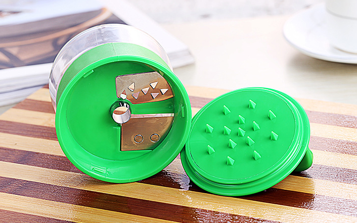 Spiral Rotating Cucumber And Carrot Shredder